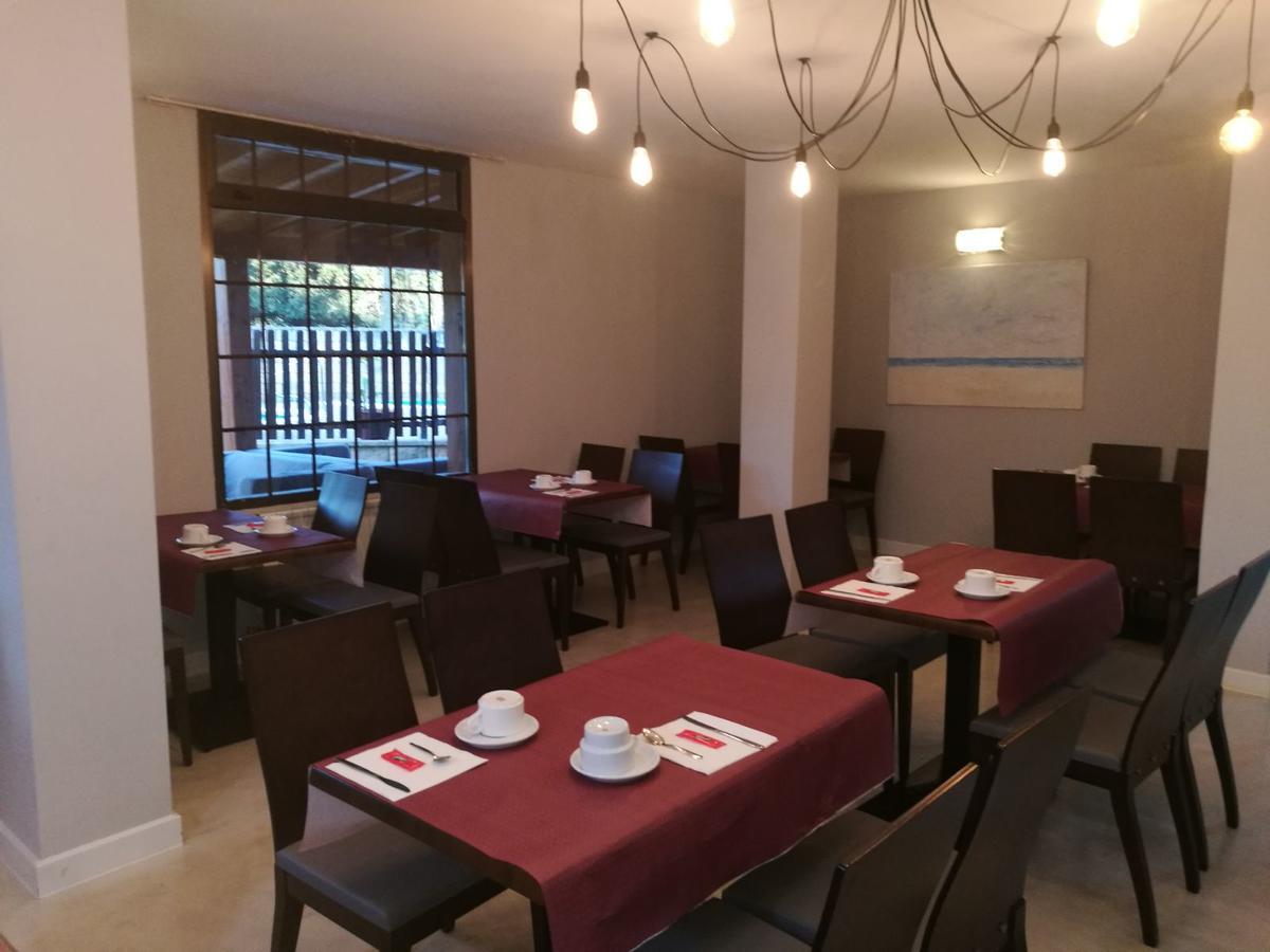 Hotel Azcona Ноха Екстериор снимка